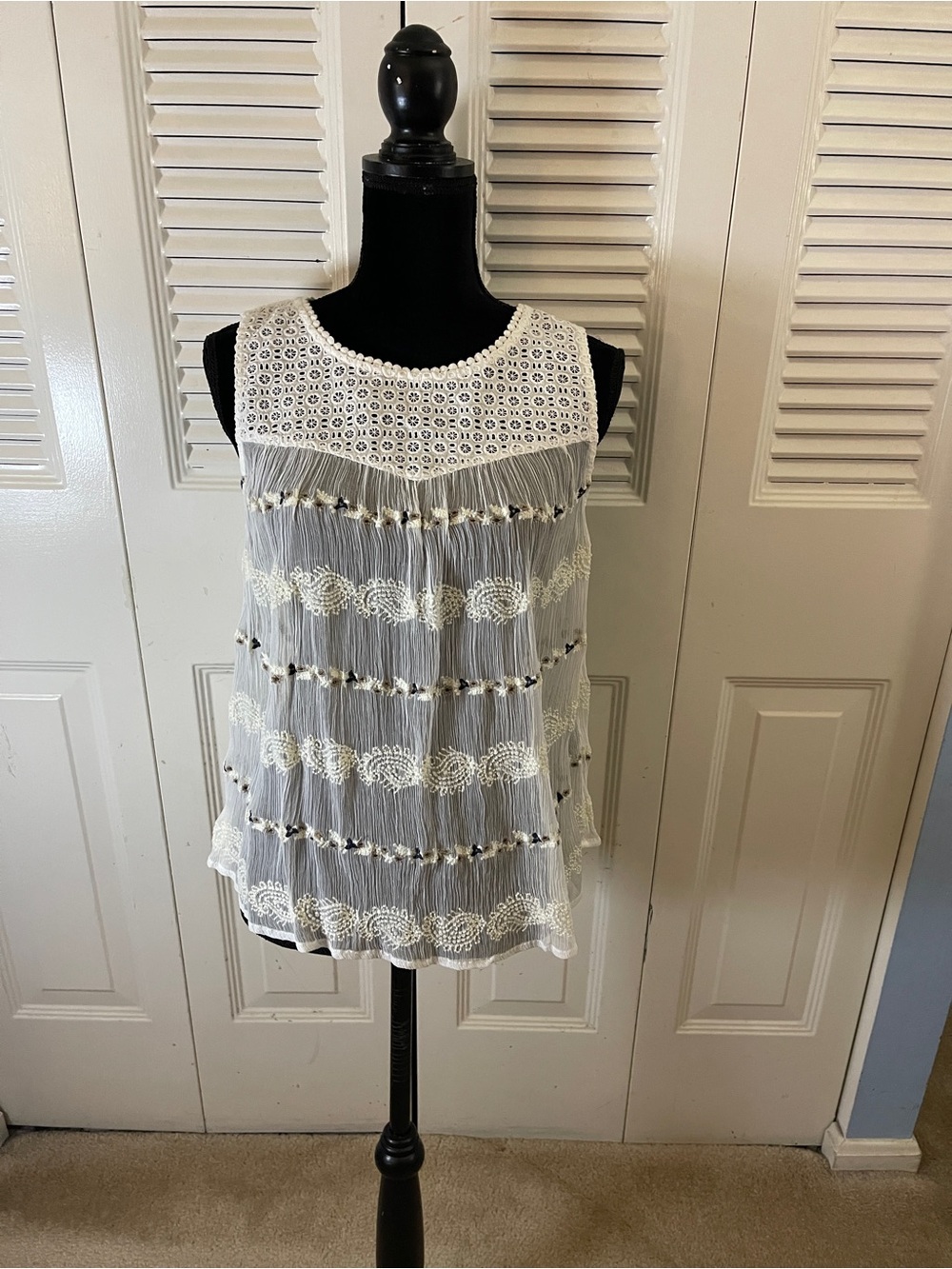 Sleeveless Cream Lace & Crochet Detail Women's Top